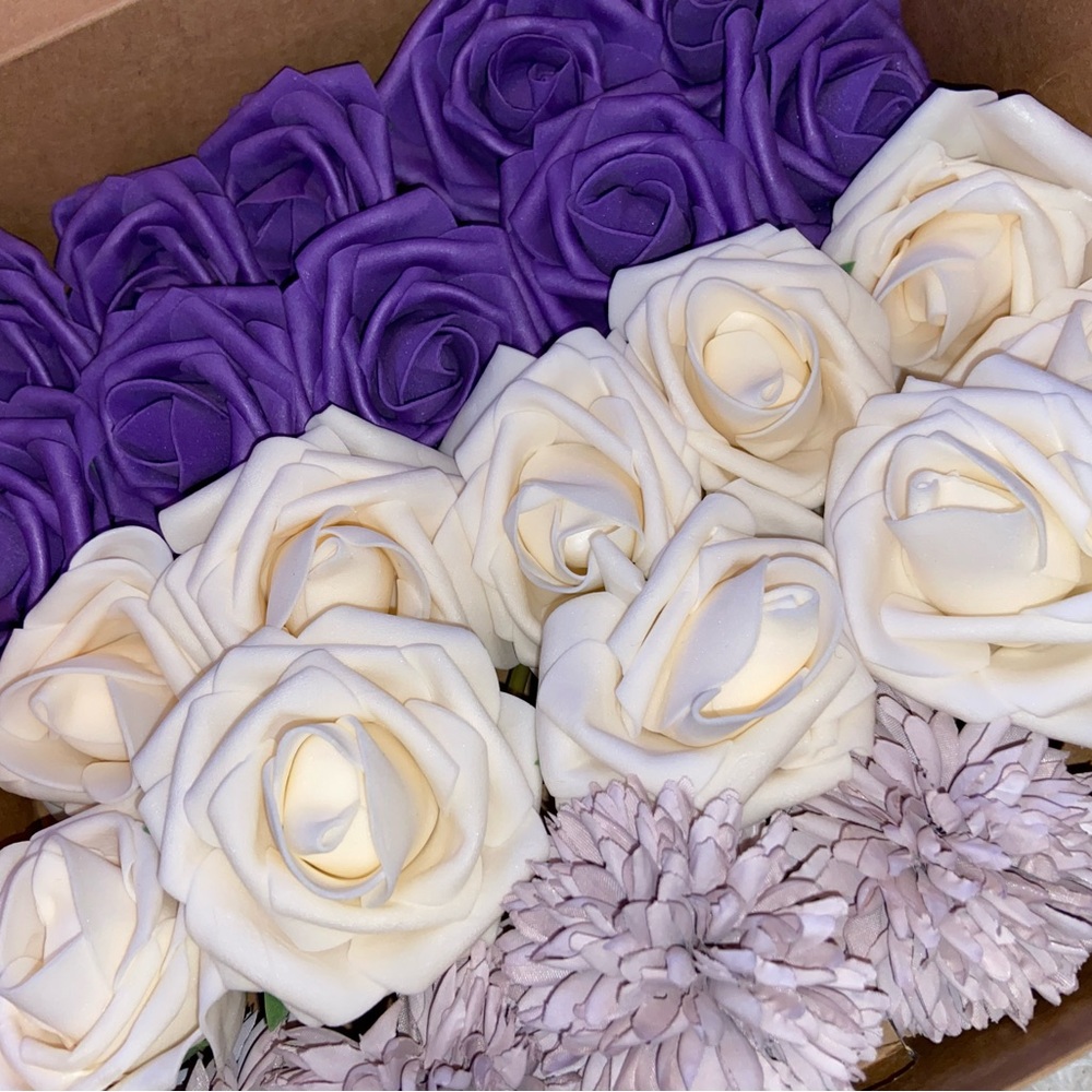 25 Count Lilac Chrysanthemum Purple & Ivory Roses  Flowers Bouquet Centerpieces